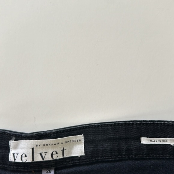 VELVET By Graham & Spencer Cindy Frayed Hem Boyfriend Shorts Coal - Picture 6 of 9